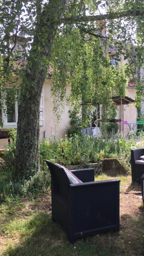 Le Gite Du Petit Renard: A Tranquil Gite With Pool Oradour-Saint-Genest 외부 사진